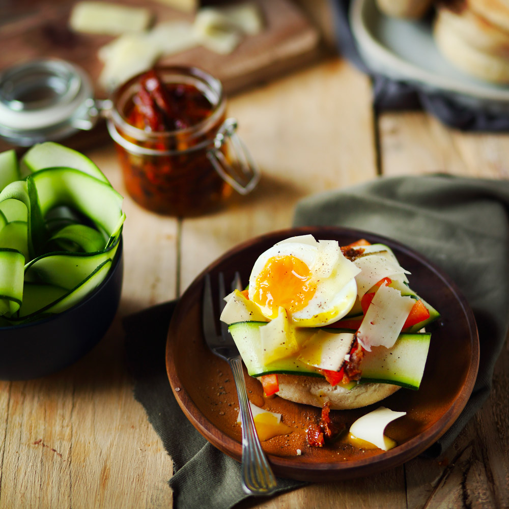 English muffins with vegetables, Tome du Lomont shavings and a soft-boiled egg