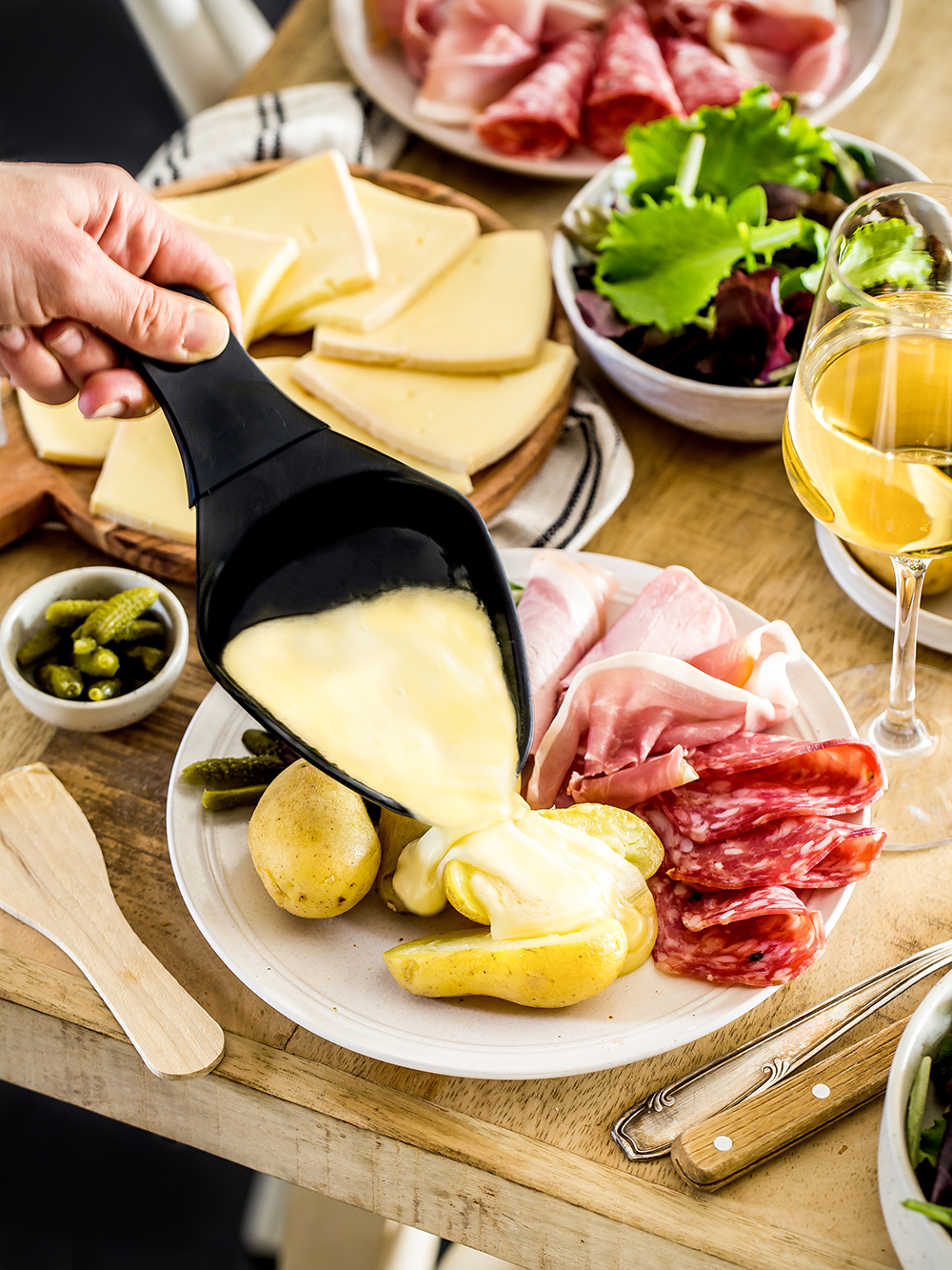 Mélange De Fromage Italien Sur Une Planche à Découper